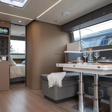 Botel Calita Yacht Elegance